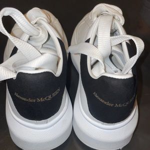 Little boys shoe fits like a 9c